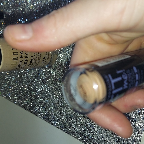 3 bundle products, 2 foundations and sponges - Picture 11 of 12